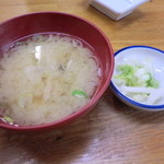 せきの - 味噌汁と香の物