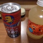 お食事処 多七 - 直江津庵さん前で購入の缶コーヒー、リンゴジュース