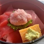 マグロ卸のフィッシャリーズテラス - とよみ丼　赤身もとろんと甘味があってとても美味しかったです。