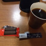 お食事処 多七 - ハイマートさんで購入のキットカット   持ち込みの珈琲