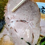 秀吉家 - ラーメン大盛り(2玉)のチャーシュー1枚トッピングのチャーシュー