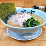 秀吉家 - ラーメン大盛り(2玉)のチャーシュー1枚トッピング