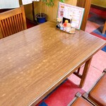 いろはや食堂 - テーブル