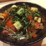 喰い切り鮨 のぶ - 漬け海鮮丼1100円