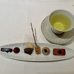 ロオジエ - デザート3  ワゴンの中から厳選していただきました