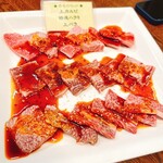 焼肉 八島丹山 - 赤レンガコース、上カルビ、特製ハラミ、上バラ(各2人前)