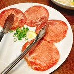 焼肉 八島丹山 - 赤レンガコース、塩タン