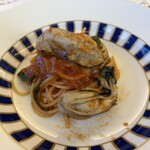 スパゲティーニ　牡蠣と九条葱のトマトソース