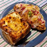 fiveran osaka Coffee BASE - シェフのラザニアベイク　408円（税抜）、ストロベリーピスタチオクロワッサン 500円（税抜）