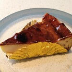 fiveran osaka Coffee BASE - バスクチーズケーキ　334円（税抜）