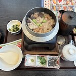 華屋与兵衛 - 料理写真:鶏ごぼう釜めし