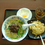 阿里山城 ランドマークタワー店 - 坦子麺（セットで半チャーハンと杏仁豆腐が付いている）