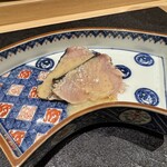 鮨 こん藤 - 国東さわら（大分・国東）の藁焼き 自家製地がらしソース