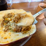 BEARS - 中には、軽くサルサのスパイス感と

甘みをシッカリ目に感じる
トマトミートソース（ボロネーゼ）

が合わさった様なリッチ感のある美味しさ