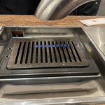 タン・シャリ・焼肉 たんたたん - ガスの焼き台