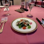 レストラン八間蔵 - スモークサーモン、チーズのサラダ