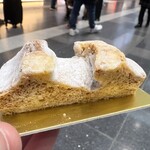 ベルグの４月 - 料理写真:羽田空港の出発ロビーで食べたのだった！