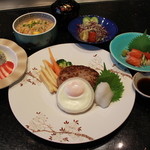 锦阁樱海日本铁板烧料理 - 和牛入りハンバーグランチ248元