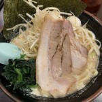 吟家 - 料理写真:醤油豚骨930円＋辛ネギ200円＋チャーシュー130円