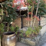 梅の花 - 店舗入口