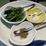 梅の花 - ふく福豆富 大豆ミートの麻婆あんのトッピング