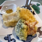 梅の花 - 大豆ベーコンの野菜巻きと大根餅の天婦羅