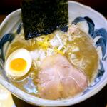 麺屋 音 - 煮干しそば(しょう油)￥850＋味玉￥100　2015.7.22