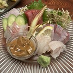 呑み喰い道楽　祐 - 刺身の盛り合わせにはイカの塩辛も