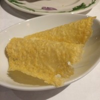 ヴォーロ・コズィ - これはチーズなのです。食感はポテトチップのようにパリッと、お味はホントのチーズ味