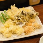 どぜう・四季料理 やぶや - 白子、甘鯛、舞茸等天ぷらの盛り合わせ