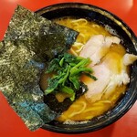 家系総本山 吉村家 - ラーメン並