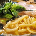 家系総本山 吉村家 - ラーメン並(近景)