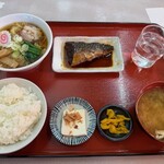 SS - 料理写真:普通定食　740円 中華そば（小）　480円
