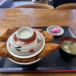 屋台風食堂24番 - 料理写真:わらじかつ丼