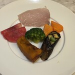 カンティーナ・アルバロンガ - 前菜盛合せ　それぞれ素材の味が生かされて、かつ邪魔せず、とても満足感高い一品です