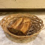 カンティーナ・アルバロンガ - パン　あつあつサクサクのモチモチ　追加オーダーも可能150円