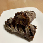 パンやきどころ RIKI - ショコラノアバトン ブラッドオレンジとマロングラッセを包んで ¥450