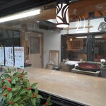 一休庵 - 内観 店外左奥の蕎麦打ち作業場(休止中でした)