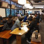 一休庵 - 内観 メインの6人卓 退店時