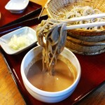 一休庵 - 十割蕎麦の麺 くるみだれから
