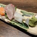 魚店亜紗 - サーモン、ヒラマサ？、イカ