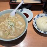 中華園 - 家常麺（手打煮込みそば）＋中華包子（肉まん）上から