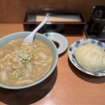中華園 - 家常麺（手打煮込みそば）＋中華包子（肉まん）