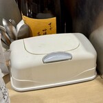 寿司酒肴 じゅん - 卓上にはウェットシートあり