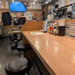 アカマル屋鮮魚店 - カウンター席