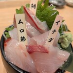 アカマル屋鮮魚店 - アカマル鮮魚盛り三種盛り1,087円