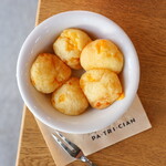 Café PA•TRI•CIAN - グルテンフリー本場のポンデケージョ（800円）