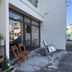 public coffee - お店の入り口