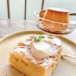 コーヒーと雑貨 Silk Tree - プリンとりんごのスクエアケーキ