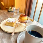 コーヒーと雑貨 Silk Tree - エチオピアとプリンとりんごのスクエアケーキ